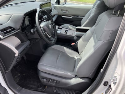 2022 Toyota Sienna XLE 8-Passenger